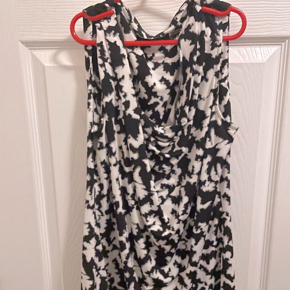 IVANKA TRUMP size SMALL black and white blouse